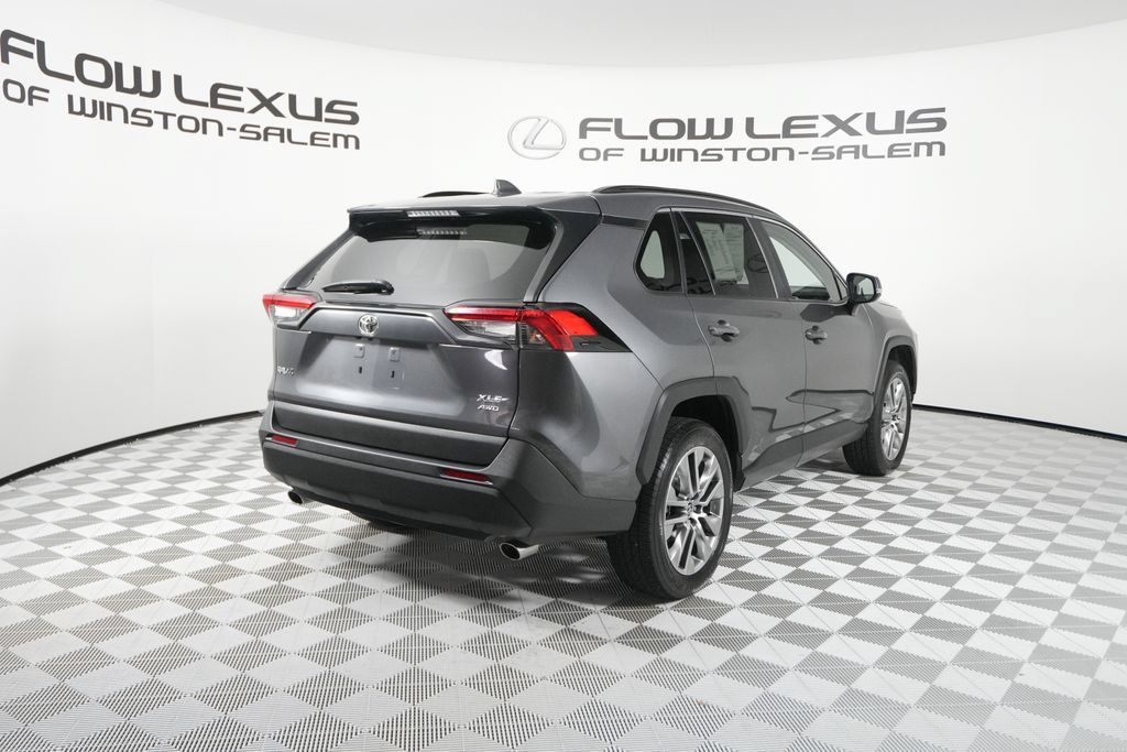 Used 2022 Toyota RAV4 XLE Premium AWD/4WD image 7