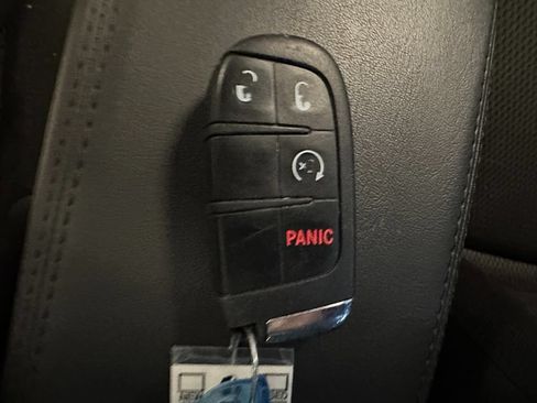 Used 2018 Jeep Renegade Altitude w/ UConnect 8.4 Nav Group AWD/4WD image 16