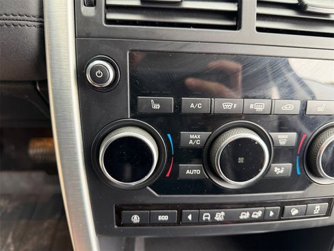 Used 2018 Land Rover Discovery Sport SE image 29