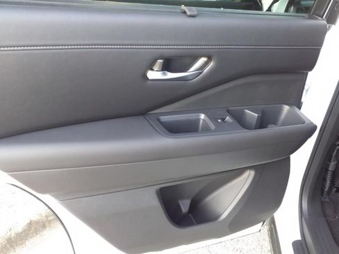 Certified 2025 Nissan Pathfinder SL AWD/4WD image 9