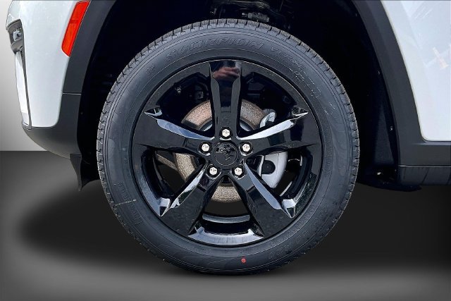 New 2026 Jeep Grand Cherokee Limited w/ Limited Altitude Package AWD/4WD image 13