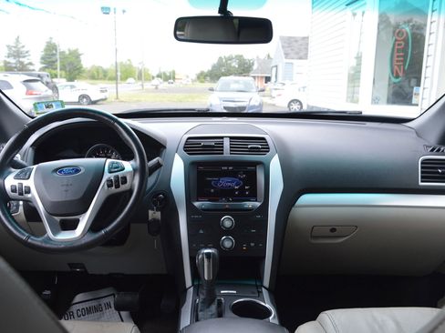 Used 2014 Ford Explorer XLT w/ Equipment Group 202A FWD image 36