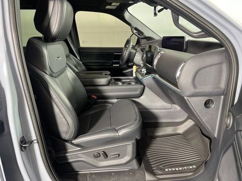 Used 2026 Ford Expedition Platinum w/ Stealth Appearance Package AWD/4WD image 11