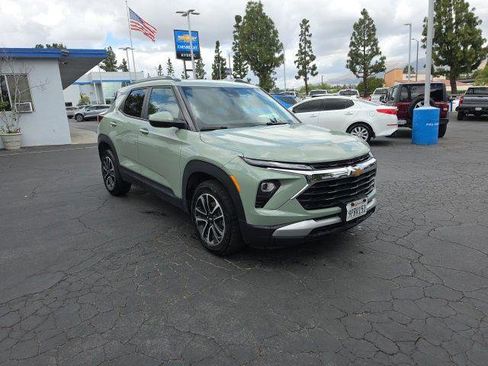 New 2025 Chevrolet TrailBlazer LT FWD image 2