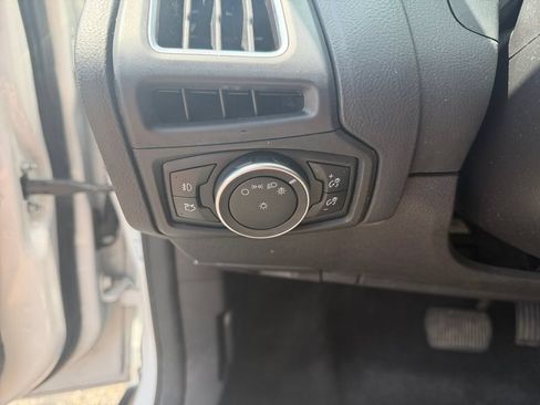 Used 2015 Ford Focus Titanium FWD image 29