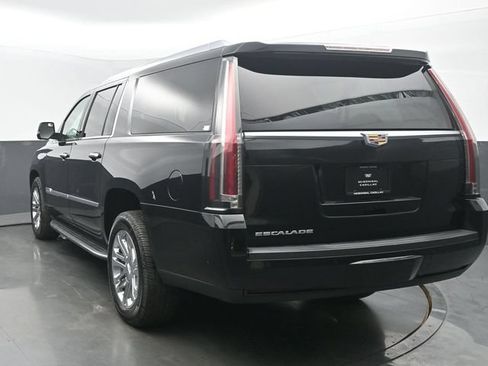 Used 2018 Cadillac Escalade ESV 4WD image 4
