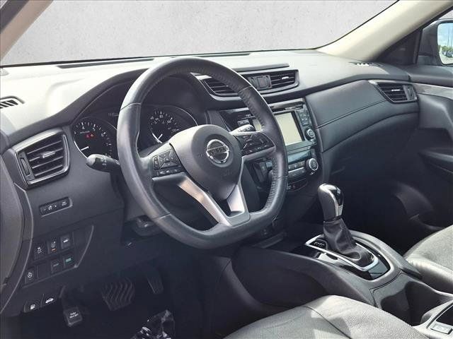 Used 2017 Nissan Rogue SV w/ SV Premium Package FWD image 10