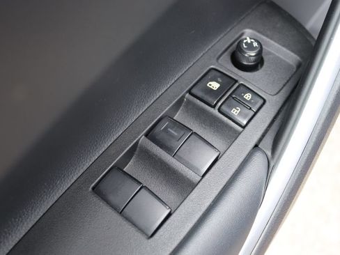 Used 2022 Toyota Corolla Cross LE AWD/4WD image 9