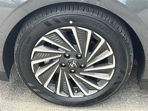 New 2025 Hyundai Sonata Limited image 11