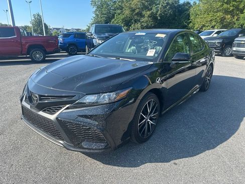 Used 2024 Toyota Camry SE FWD image 1