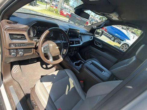 Used 2021 Chevrolet Suburban LT w/ Luxury Package AWD/4WD image 12