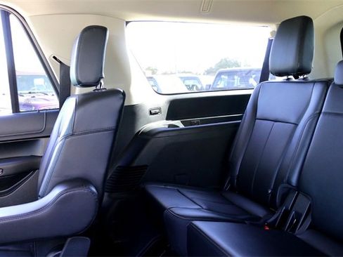Used 2024 Ford Expedition Max XLT image 27
