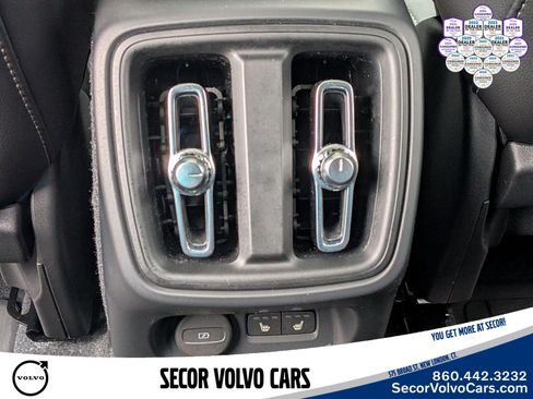 Used 2023 Volvo XC40 B5 Ultimate w/ Protection Package Premier AWD/4WD image 17