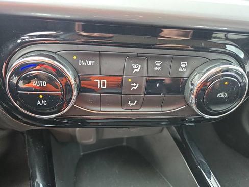 Used 2025 Chevrolet Trax LT FWD image 25