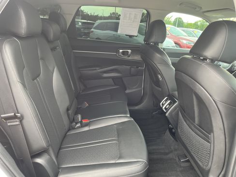 Used 2023 Kia Sorento S FWD image 7