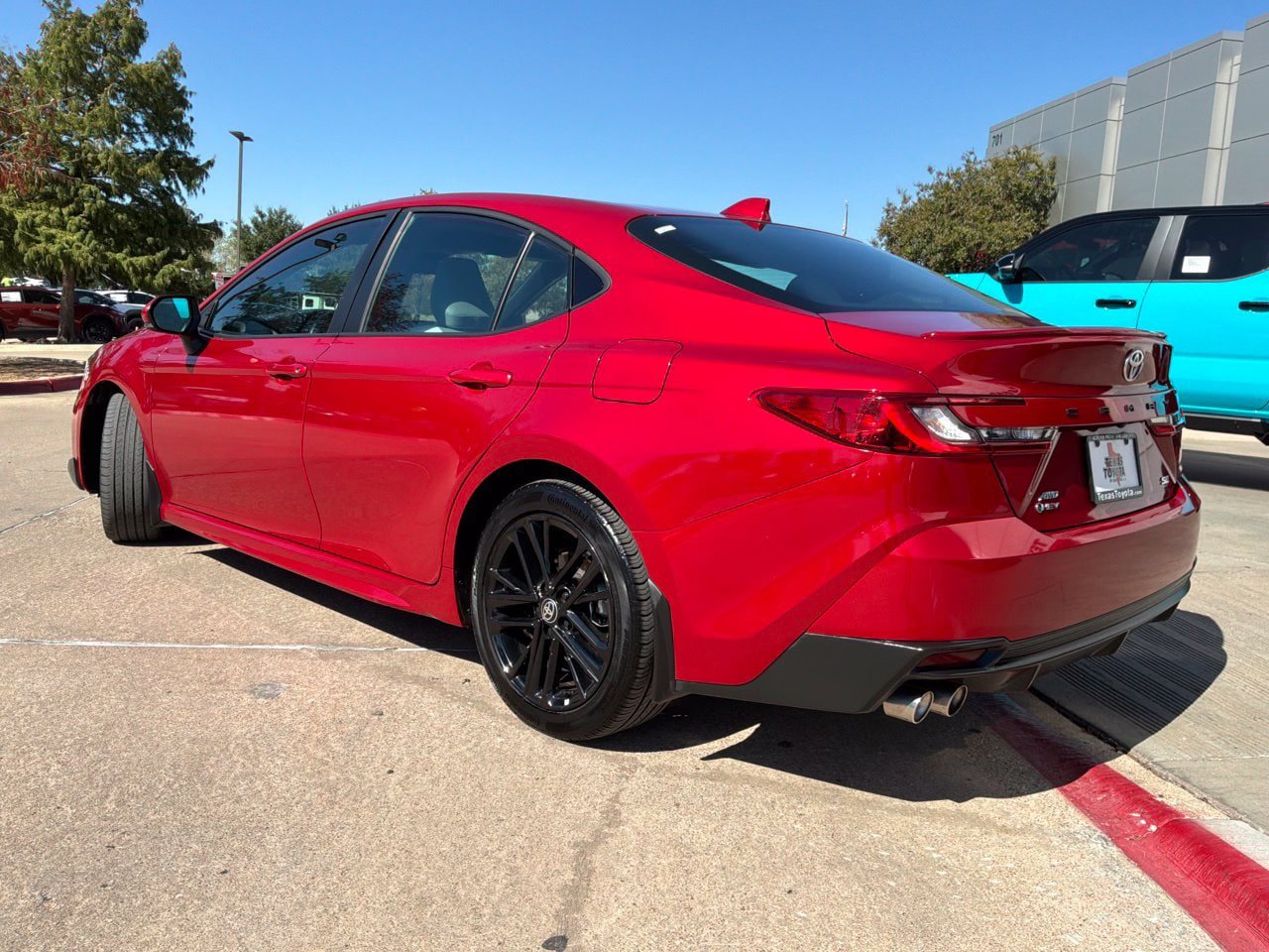 Used 2025 Toyota Camry SE w/ Convenience Package AWD/4WD image 8