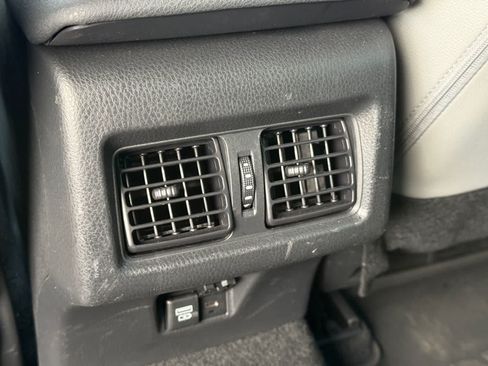 Used 2025 Toyota Camry SE w/ Convenience Package FWD image 13