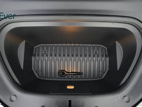 Used 2024 Tesla Model Y Long Range RWD image 28