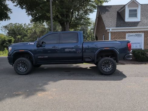 Used 2022 GMC Sierra 2500 AT4 w/ AT4 Premium Plus Package AWD/4WD image 4