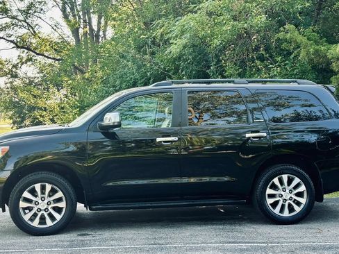 Used 2017 Toyota Sequoia Limited w/ Safety & Convenience Package AWD/4WD image 2