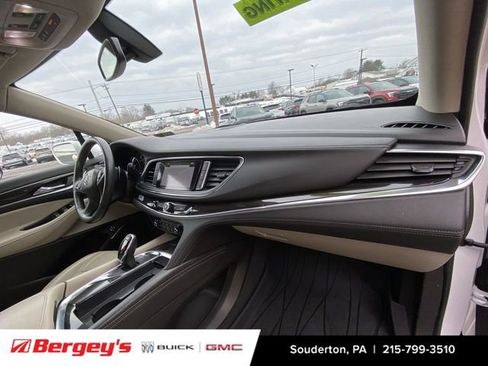 Used 2018 Buick Enclave Essence image 32