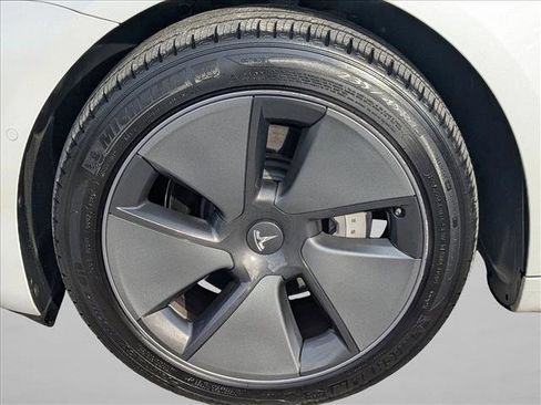 Used 2021 Tesla Model 3 Standard Range Plus image 22