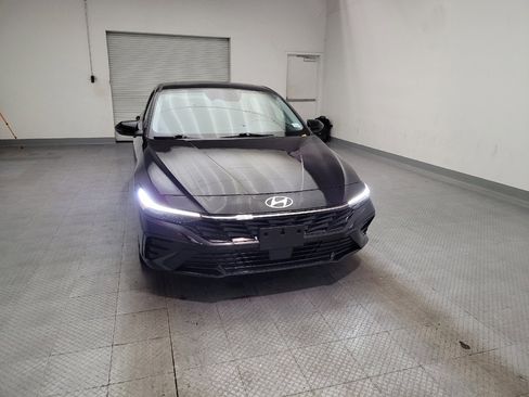 Used 2025 Hyundai Elantra Limited FWD image 14