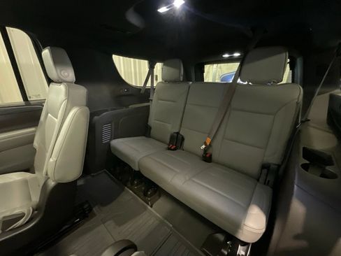 Used 2021 GMC Yukon XL SLT w/ SLT Premium Package RWD image 15
