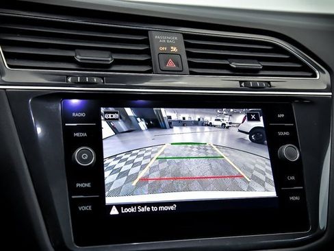Certified 2024 Volkswagen Tiguan SE w/ Panoramic Sunroof Package image 19