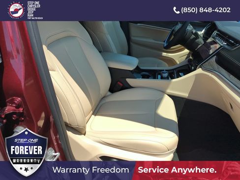 Used 2025 Jeep Grand Cherokee Limited w/ Trailer Tow Package AWD/4WD image 35