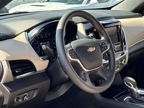 Used 2023 Chevrolet Traverse LS image 12