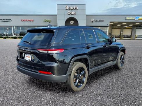 Used 2024 Jeep Grand Cherokee Altitude AWD/4WD image 3