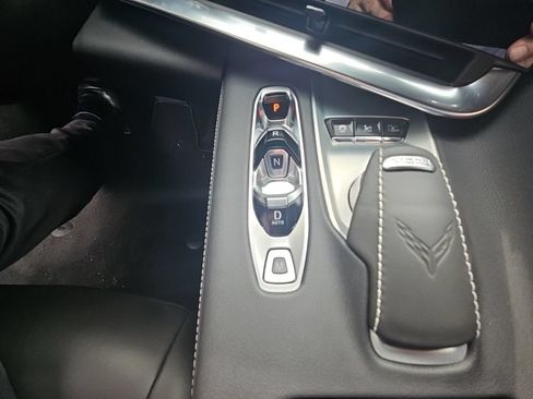 Used 2021 Chevrolet Corvette Stingray Preferred Cpe w/ Z51 Performance Package RWD image 17