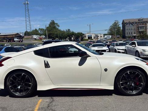 Used 2018 Nissan 370Z NISMO RWD image 12
