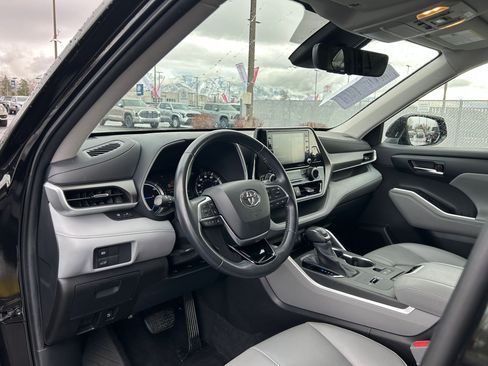 Used 2021 Toyota Highlander XLE image 10
