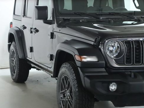 Used 2025 Jeep Wrangler Unlimited Sport AWD/4WD image 9