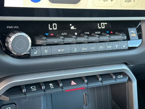 Certified 2026 Toyota Tundra Limited AWD/4WD image 18