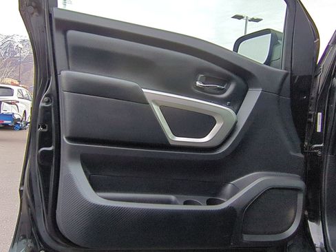 Used 2021 Nissan Titan SV w/ SV Convenience Package image 14