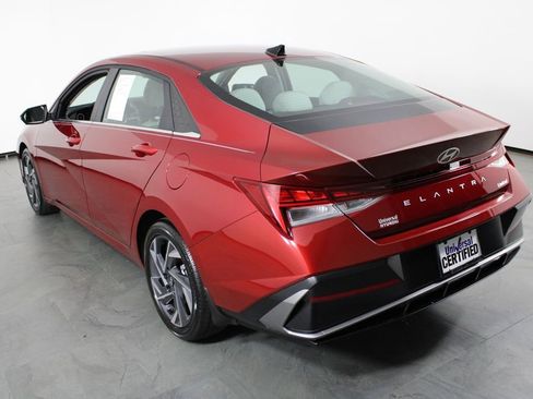 Certified 2025 Hyundai Elantra Limited image 4