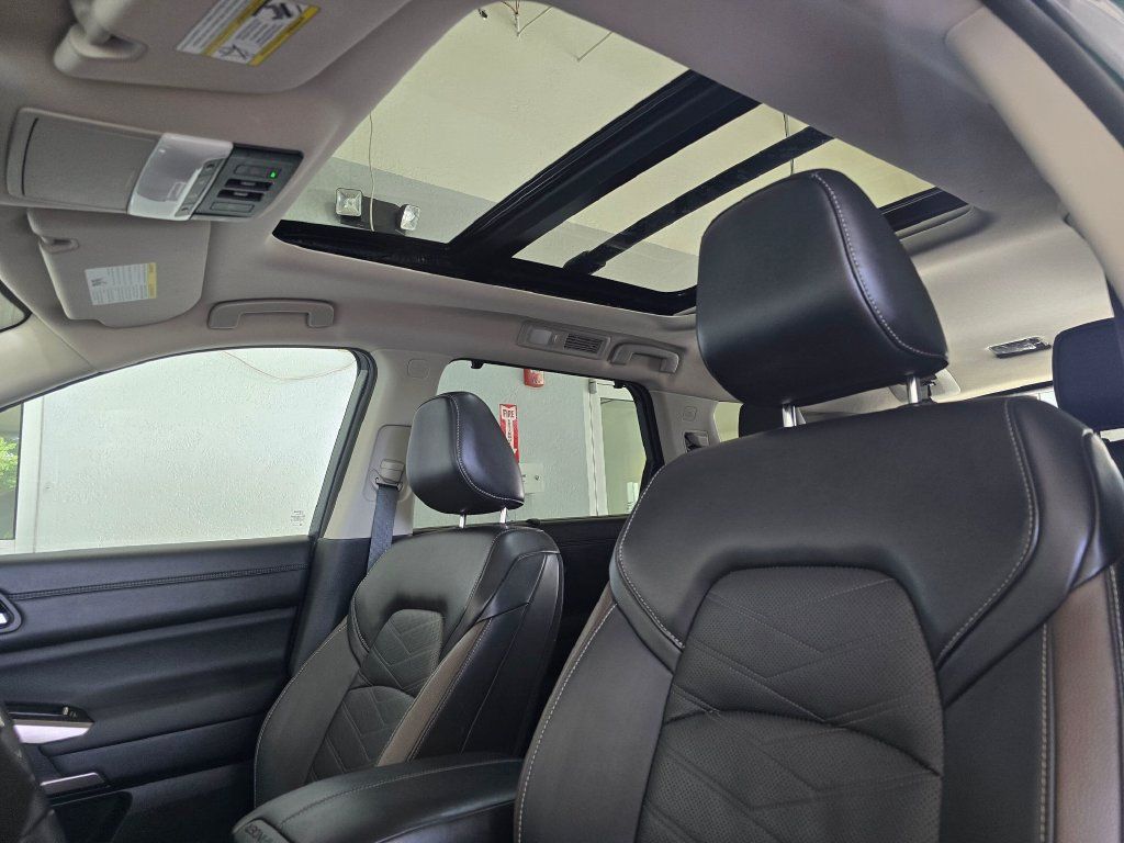 Used 2025 Nissan Pathfinder Platinum AWD/4WD image 23