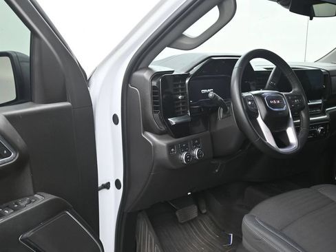 Used 2024 GMC Sierra 1500 Elevation w/ LPO, Elevation Black Package AWD/4WD image 10