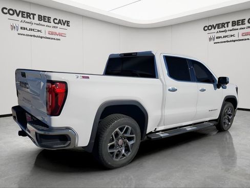 New 2026 GMC Sierra 1500 SLT image 9