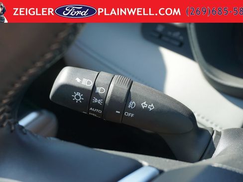 Used 2022 Toyota Highlander LE AWD/4WD image 27