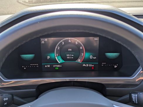 Certified 2022 Volkswagen Tiguan SE R-Line image 15