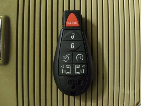 Used 2018 Dodge Grand Caravan SXT FWD image 32