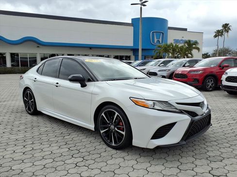 Used 2020 Toyota Camry XSE image 10