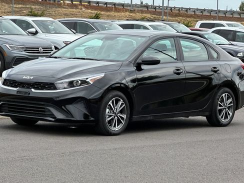 Used 2024 Kia Forte LXS FWD image 7