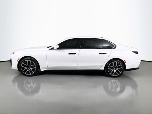 Used 2025 BMW 740i xDrive AWD/4WD image 8