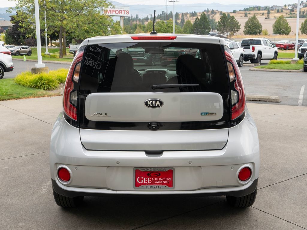 Used 2016 Kia Soul EV + FWD image 6