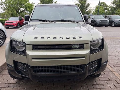 Used 2024 Land Rover Defender 130 X-Dynamic SE AWD/4WD image 2